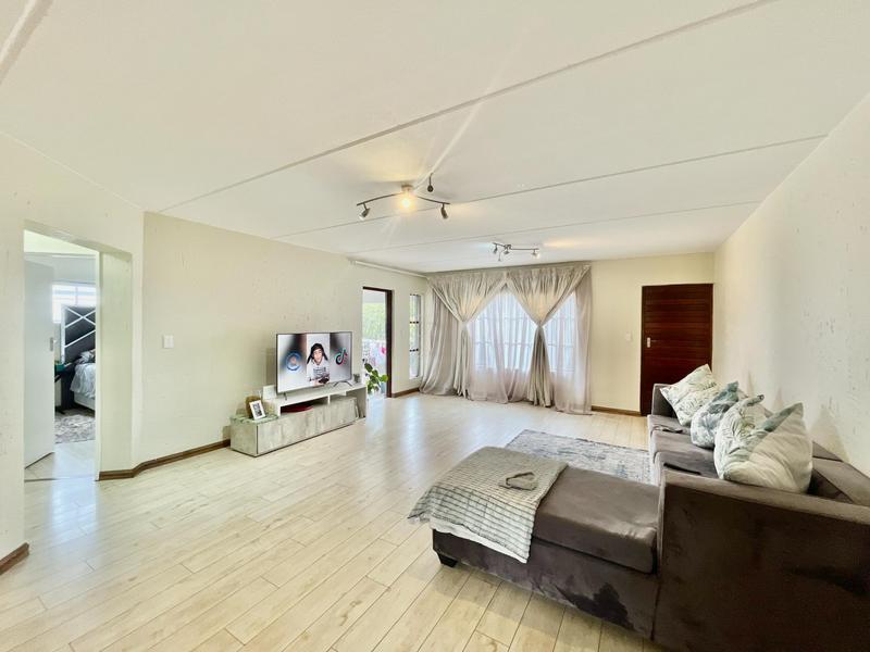 2 Bedroom Property for Sale in Morningside Gauteng