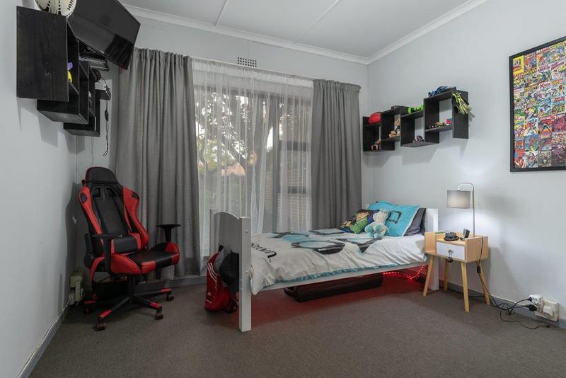 5 Bedroom Property for Sale in Brackenhurst Gauteng