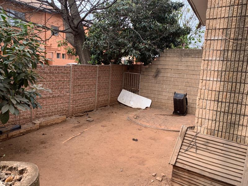 3 Bedroom Property for Sale in Fontainebleau Gauteng