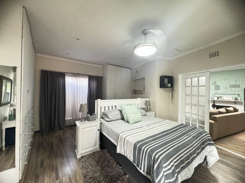 5 Bedroom Property for Sale in Fontainebleau Gauteng