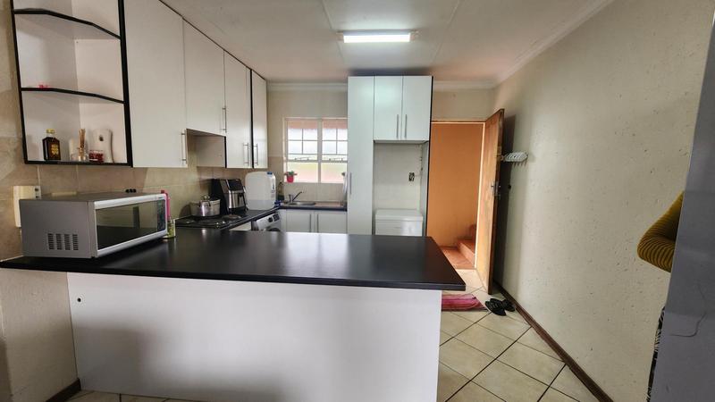 2 Bedroom Property for Sale in Heuweloord Gauteng