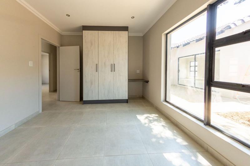 To Let 5 Bedroom Property for Rent in Silverwoods Country Estate Gauteng