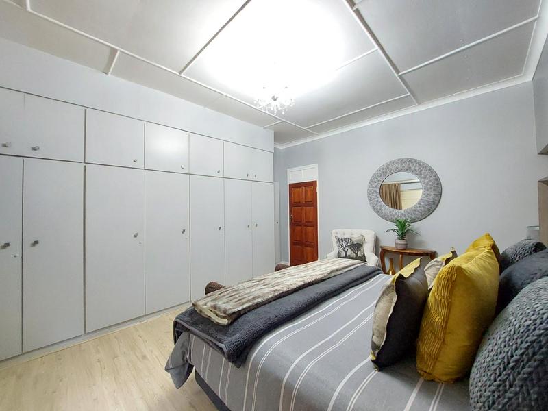 6 Bedroom Property for Sale in Linden Gauteng