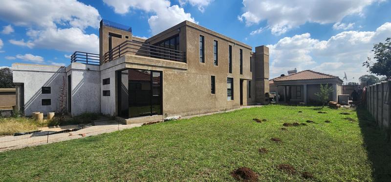 6 Bedroom Property for Sale in Klippoortje Gauteng