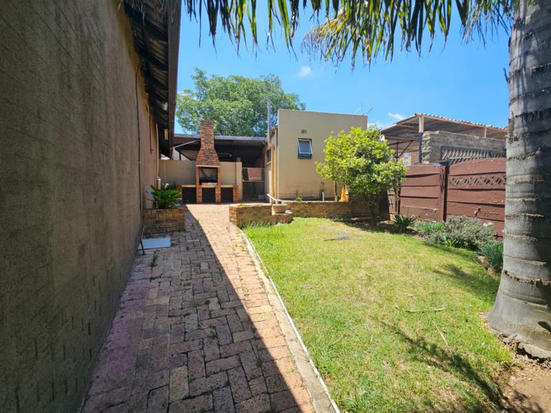 To Let 8 Bedroom Property for Rent in Kempton Park Ext 5 Gauteng