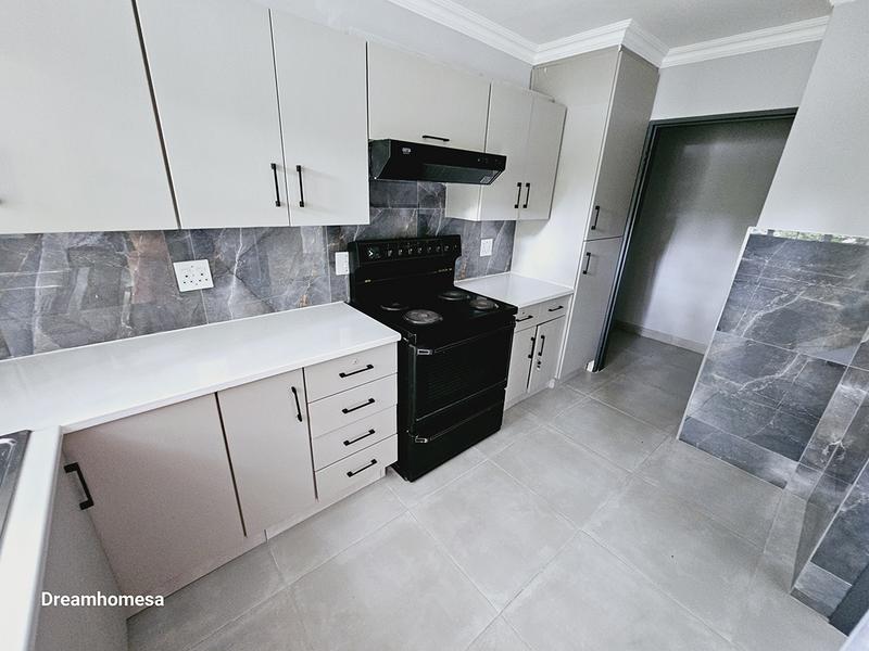 To Let 2 Bedroom Property for Rent in Houghton Estate Gauteng