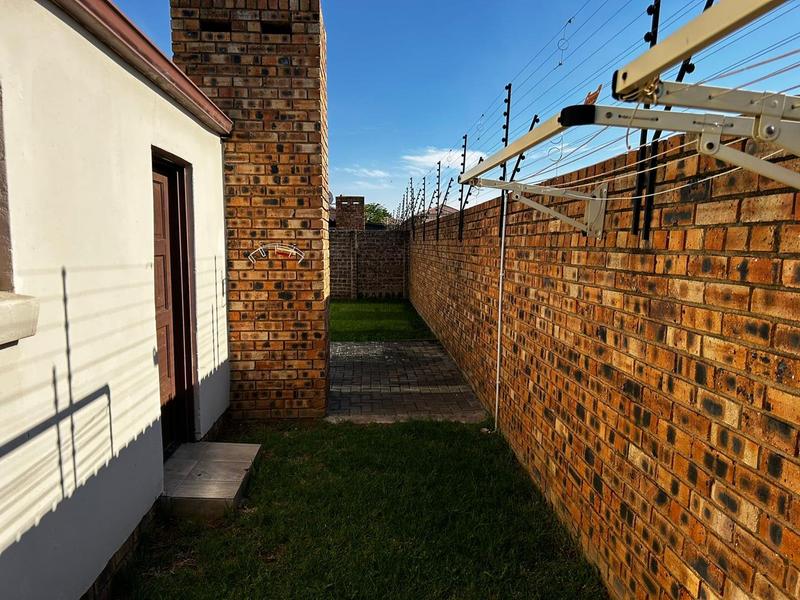 3 Bedroom Property for Sale in New Redruth Gauteng
