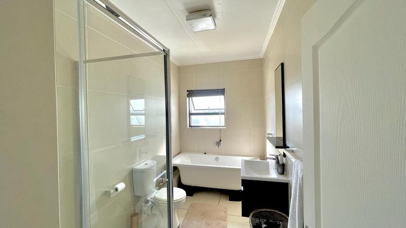 2 Bedroom Property for Sale in Greenstone Ridge Gauteng