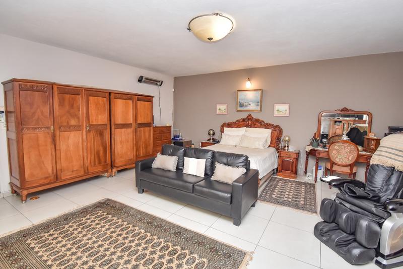 6 Bedroom Property for Sale in Florida Gauteng