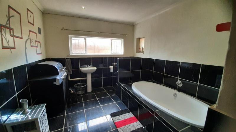To Let 5 Bedroom Property for Rent in Lilianton Gauteng