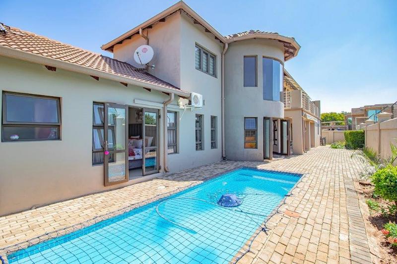 6 Bedroom Property for Sale in Zambezi Country Estate Gauteng