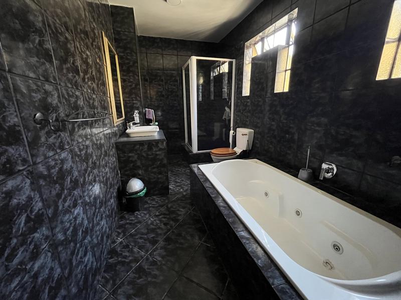 4 Bedroom Property for Sale in Delville Gauteng