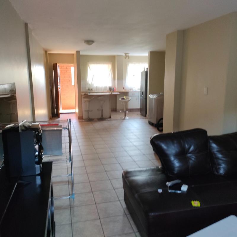 2 Bedroom Property for Sale in Die Hoewes Gauteng