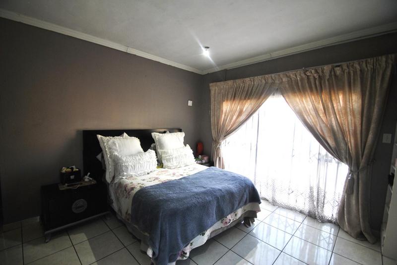 7 Bedroom Property for Sale in Dawn Park Gauteng