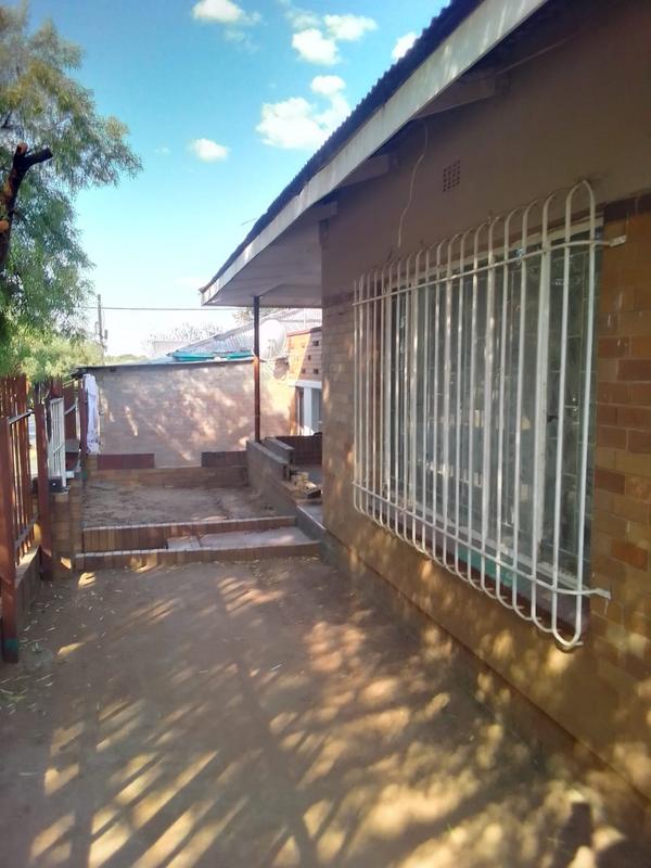 To Let 2 Bedroom Property for Rent in Rosettenville Gauteng