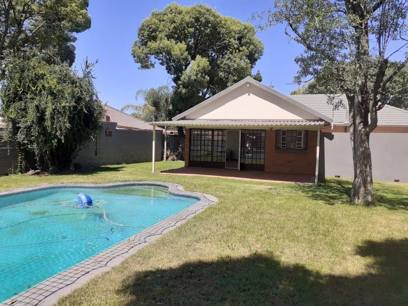 4 Bedroom Property for Sale in Queenswood Gauteng
