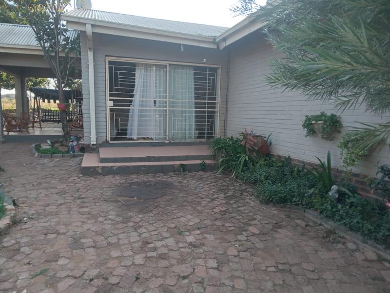 3 Bedroom Property for Sale in Louisrus Gauteng