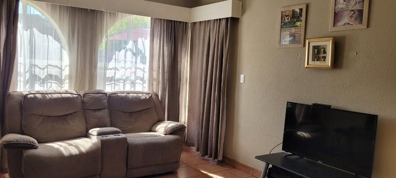 3 Bedroom Property for Sale in Verwoerdpark Gauteng