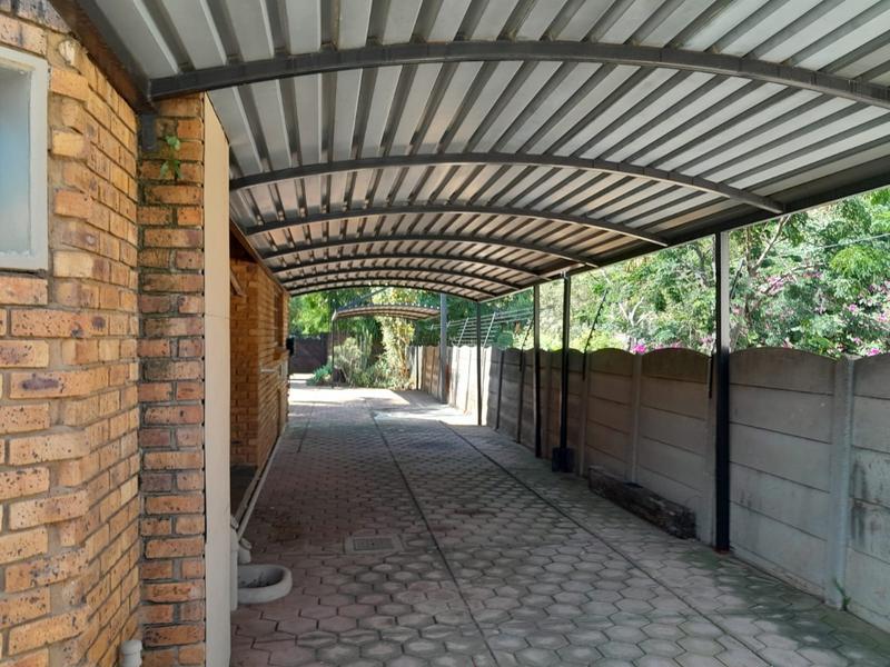 5 Bedroom Property for Sale in Waverley Gauteng