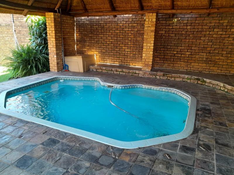 5 Bedroom Property for Sale in Waverley Gauteng