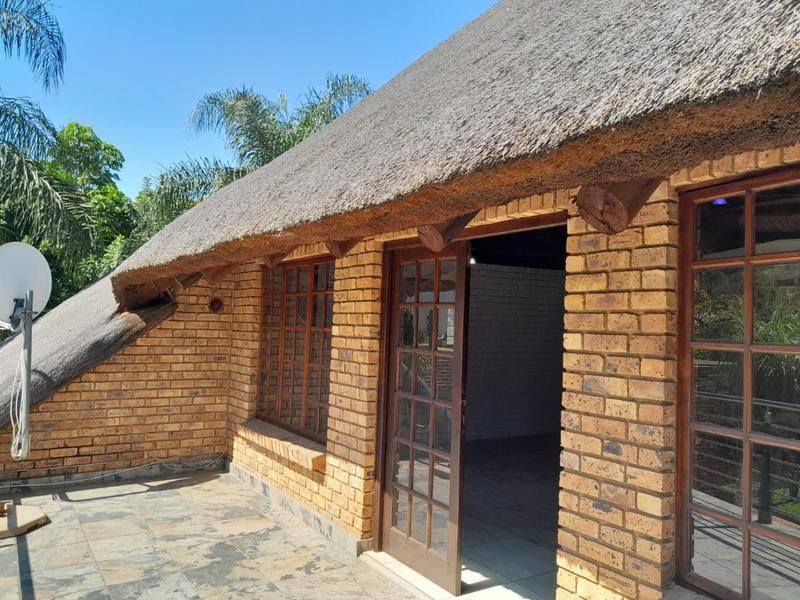 5 Bedroom Property for Sale in Waverley Gauteng