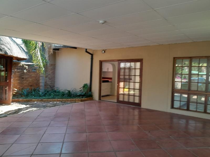 5 Bedroom Property for Sale in Waverley Gauteng