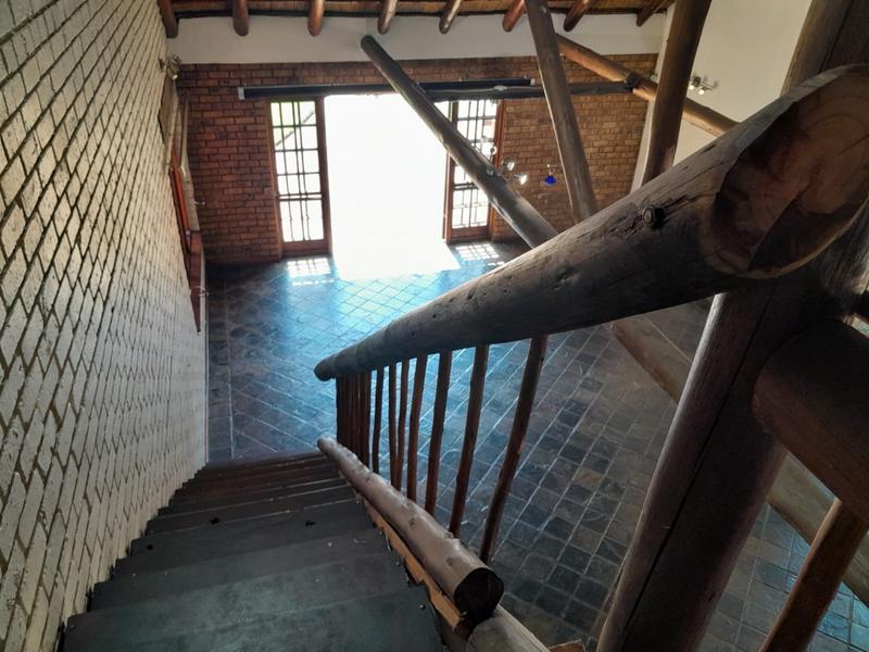 5 Bedroom Property for Sale in Waverley Gauteng