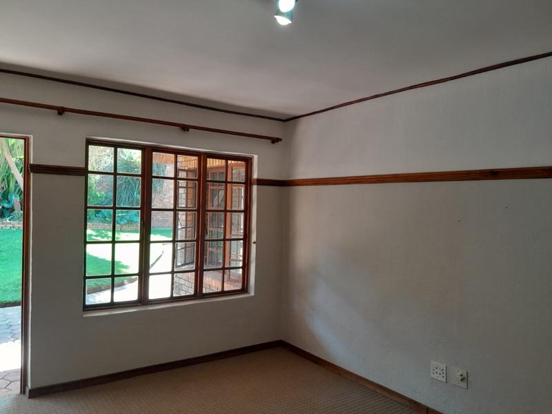 5 Bedroom Property for Sale in Waverley Gauteng