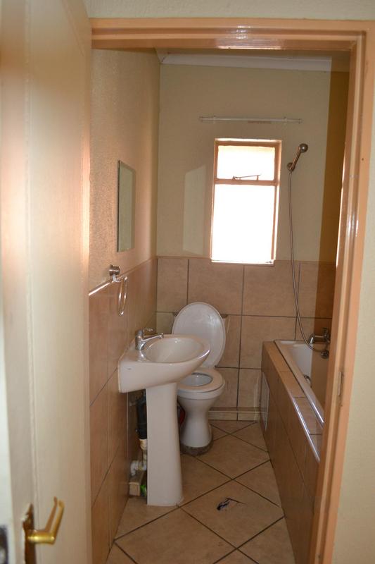 2 Bedroom Property for Sale in Krugersrus Gauteng