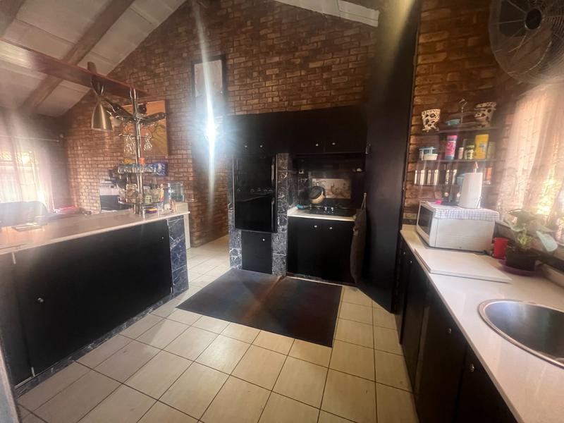 5 Bedroom Property for Sale in Pretoria Gardens Gauteng