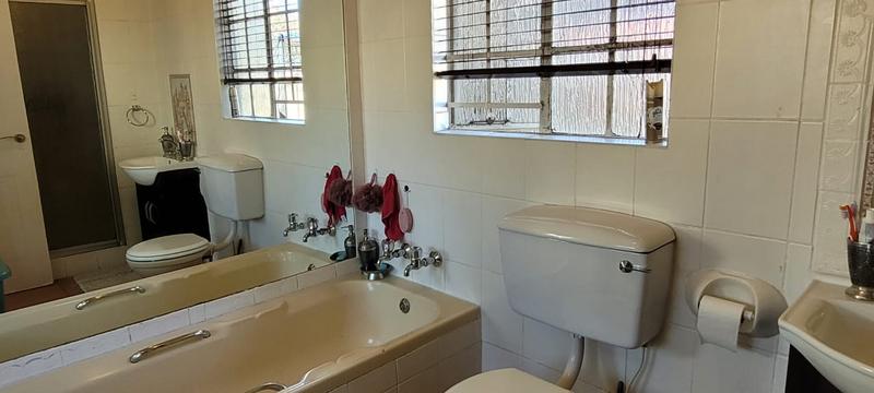 2 Bedroom Property for Sale in Albertsdal Gauteng