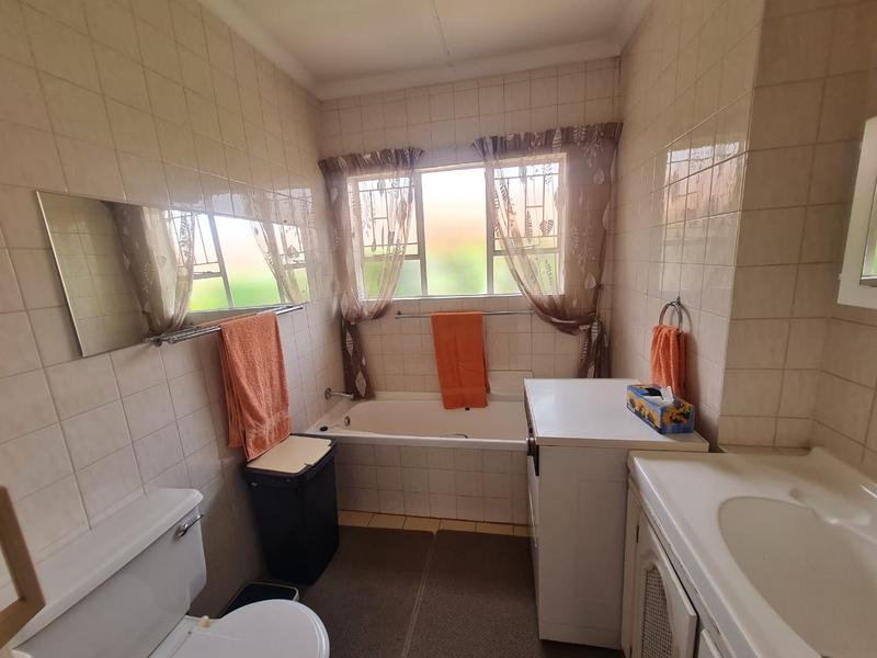 2 Bedroom Property for Sale in Edenvale Gauteng