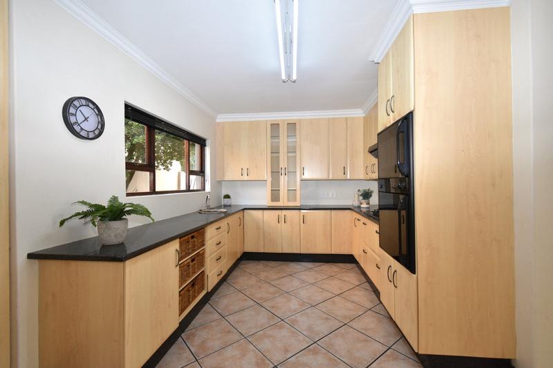 4 Bedroom Property for Sale in Featherbrooke Estate Gauteng