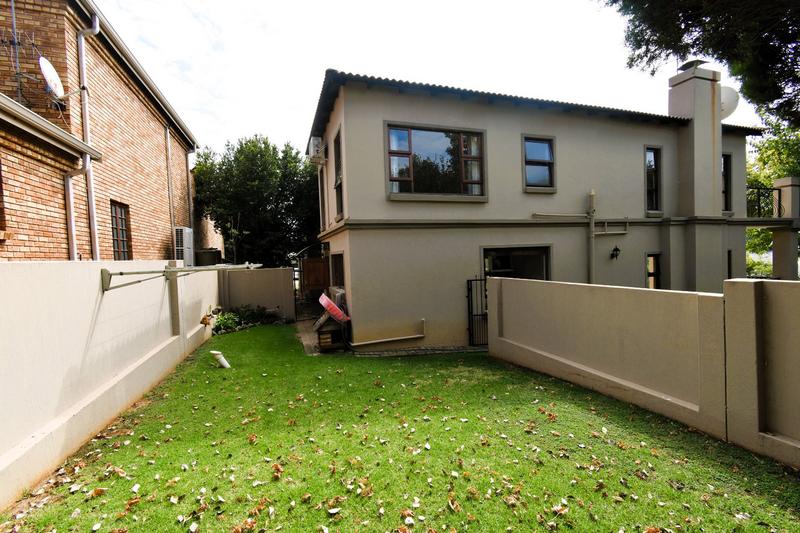 4 Bedroom Property for Sale in Featherbrooke Estate Gauteng