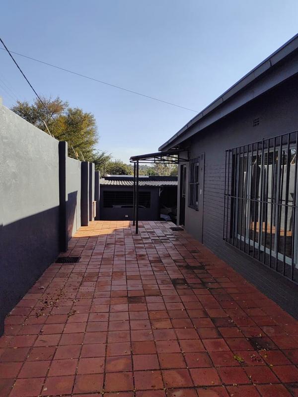 To Let 3 Bedroom Property for Rent in Melville Gauteng
