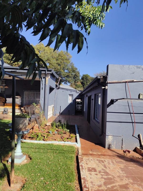 To Let 3 Bedroom Property for Rent in Melville Gauteng
