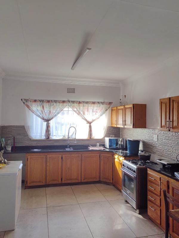 To Let 3 Bedroom Property for Rent in Melville Gauteng