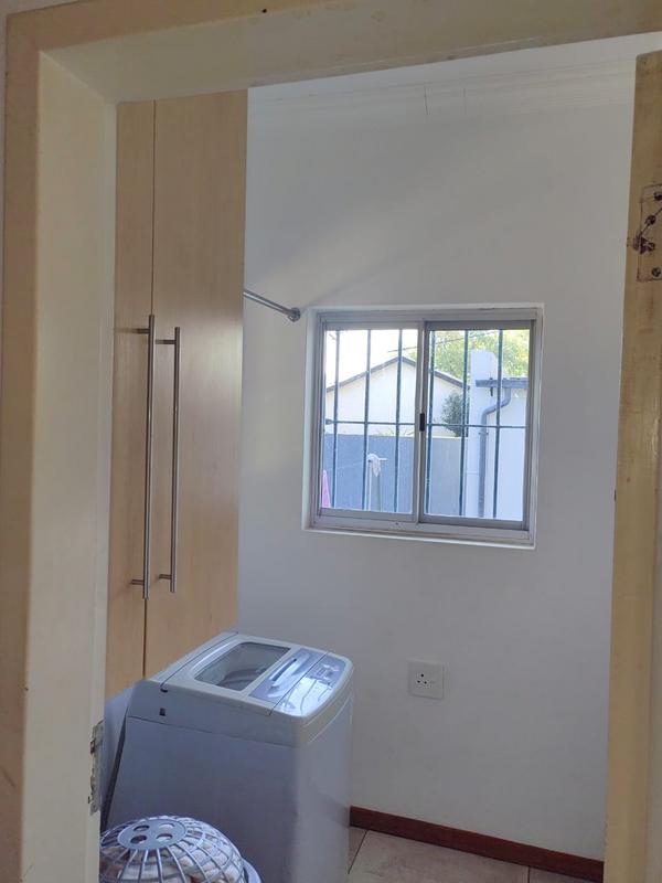 To Let 3 Bedroom Property for Rent in Melville Gauteng