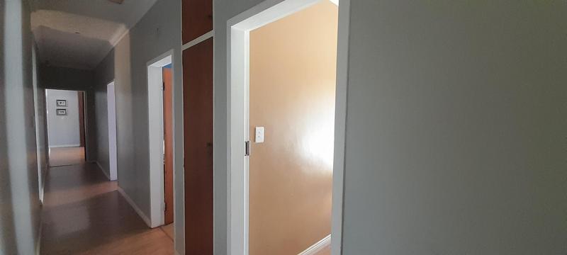 To Let 5 Bedroom Property for Rent in Eldoraigne Gauteng