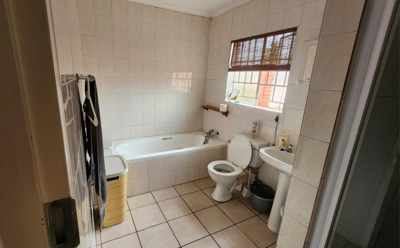 2 Bedroom Property for Sale in Wierda Park Gauteng