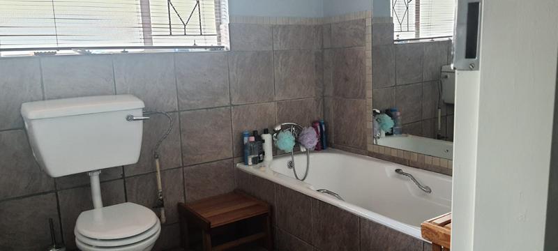 To Let 3 Bedroom Property for Rent in Greenhills Gauteng
