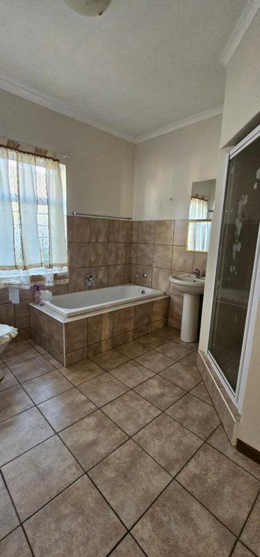 2 Bedroom Property for Sale in Annlin Gauteng