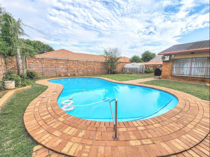 4 Bedroom Property for Sale in Parktown Estate Gauteng