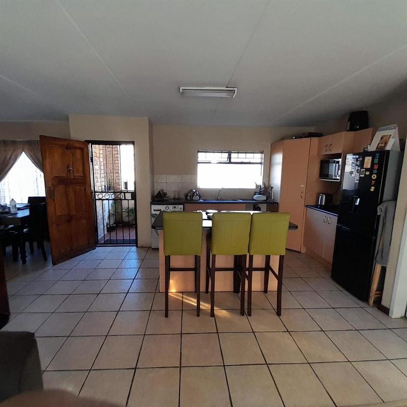 To Let 3 Bedroom Property for Rent in Erand Gardens Gauteng
