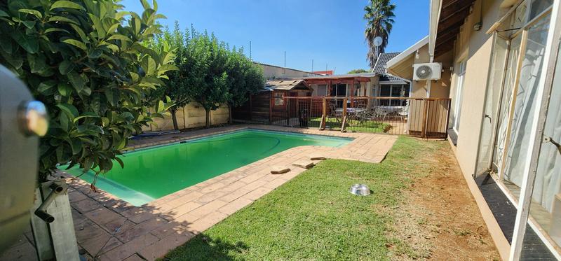 6 Bedroom Property for Sale in Parkrand Gauteng