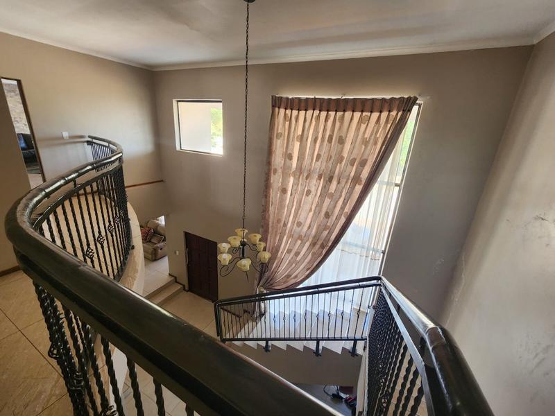 5 Bedroom Property for Sale in Greenhills Gauteng
