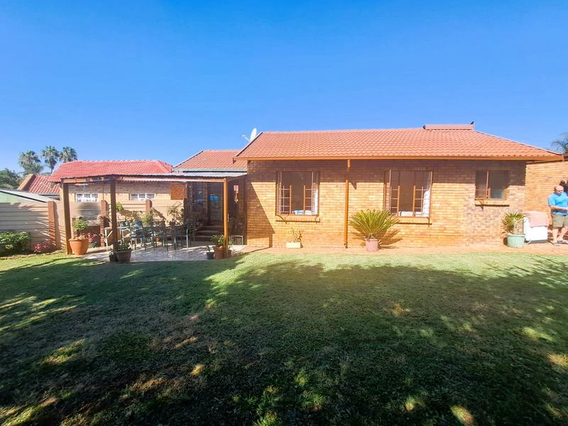 3 Bedroom Property for Sale in Heuweloord Gauteng