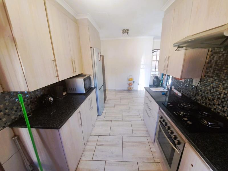 3 Bedroom Property for Sale in Heuweloord Gauteng