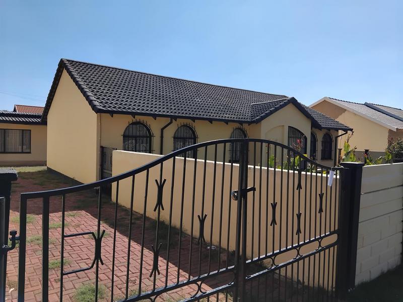 6 Bedroom Property for Sale in Zakariyya Park Gauteng