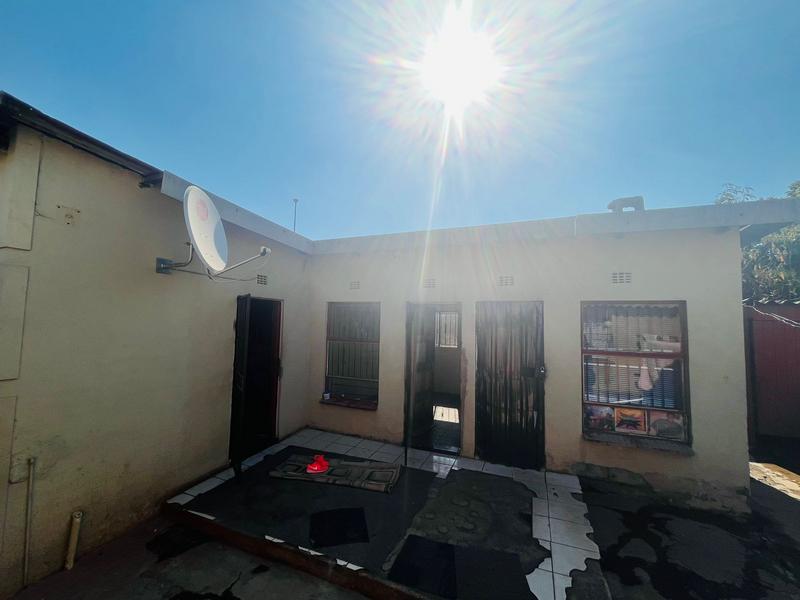 5 Bedroom Property for Sale in Zola Gauteng